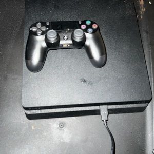 Ps4 pro only 5 months old In great condition